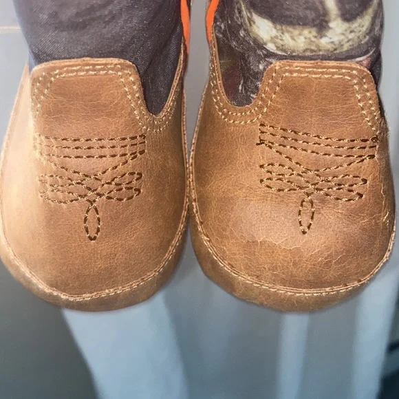 Like new baby camo cowboy boots! Worn once! - Picture 12 of 13